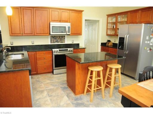 Building Photo - 8403 Oak Meadows Dr