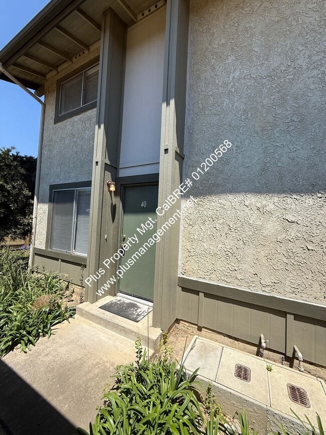 Building Photo - Large Two Story Condo with Two Car Detache...