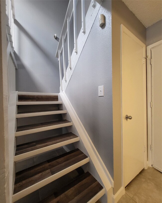 Building Photo - 12510 Newbrook Dr