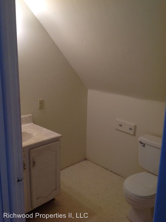 Building Photo - 381 Forest Ave