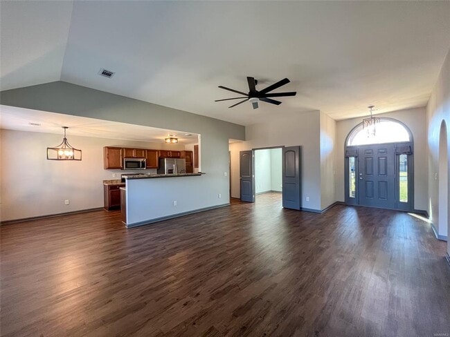 Building Photo - 583 Sunset Dr