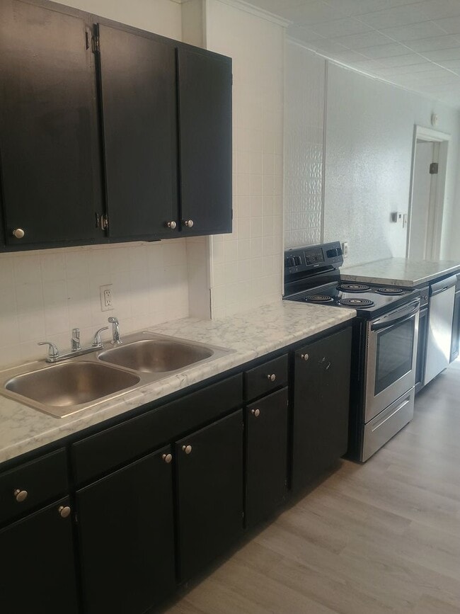 Building Photo - 813 S Jefferson Ave