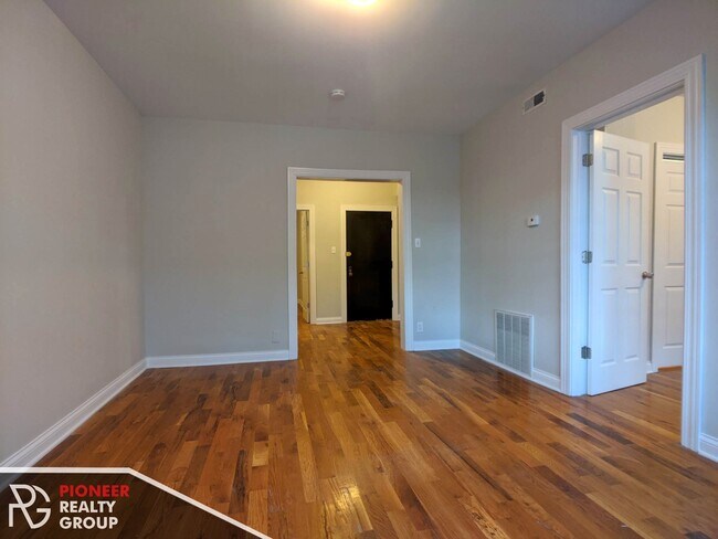 Foto del edificio - 1446 W Byron St