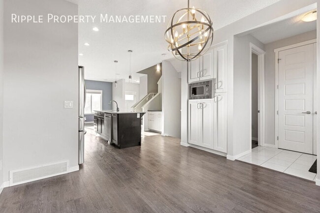 Building Photo - Modern 2 Beds, 3.5 Baths Duplex | 2 Dogs A...