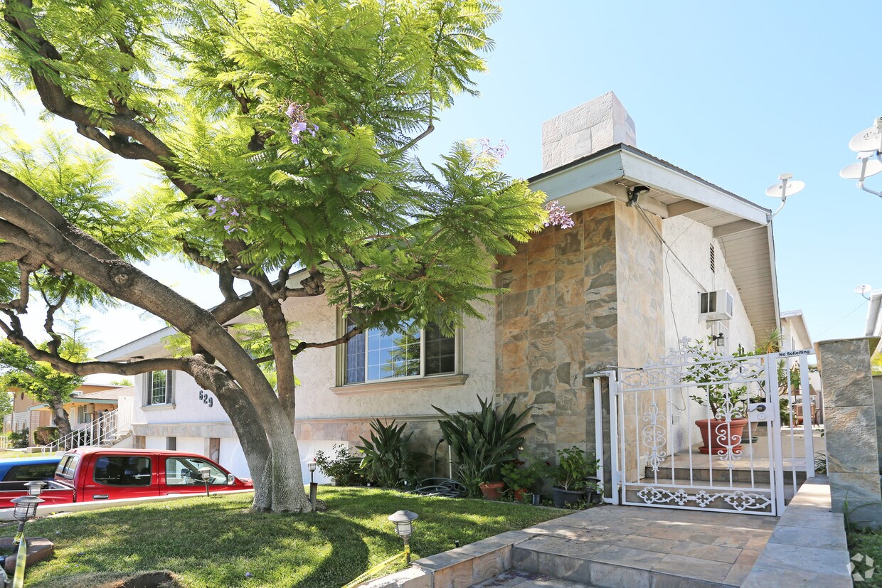 Foto principal - 629 E Birch St