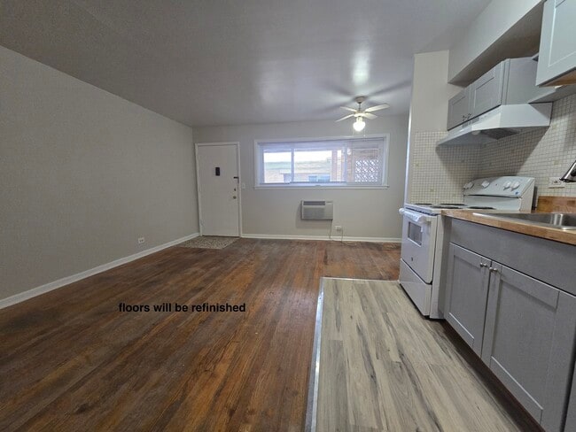 Building Photo - 7201 W Wellington Ave