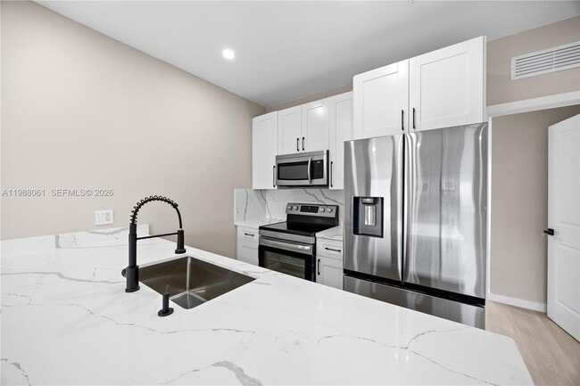 Building Photo - 630 NE 166th St