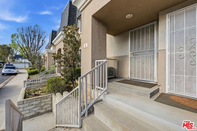 Foto del edificio - 19111 Hamlin St