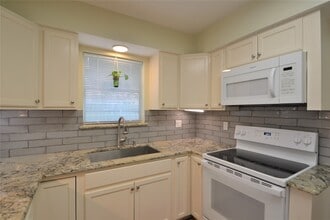 Building Photo - 12711 Westleigh Dr