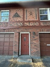 Building Photo - 513 Crater Lake Pkwy
