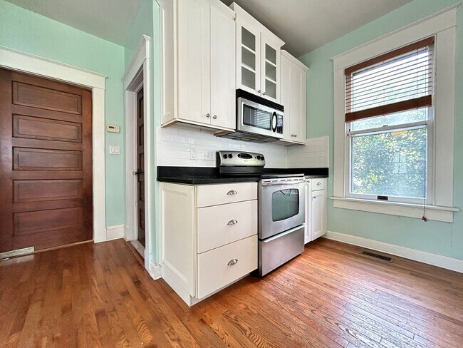 Building Photo - Welcome to this charming 3-bedroom "ASK AB...