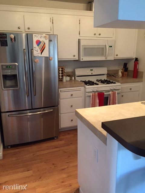 Building Photo - 2 br, 1.5 bath Condo - 226 Oakwood St