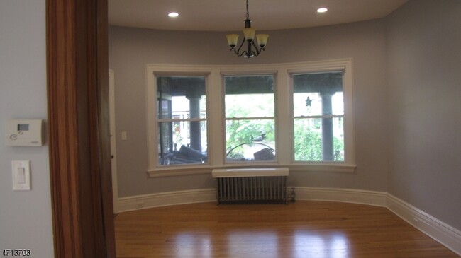 Building Photo - 11 Clarendon Pl
