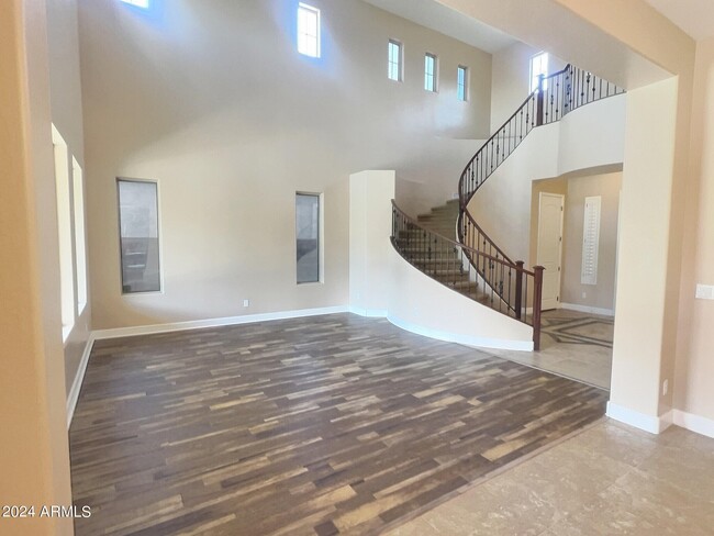 Building Photo - 2613 E Lantana Dr