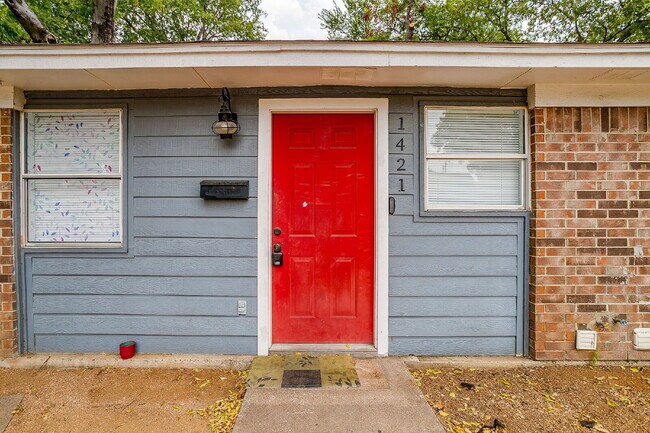 Building Photo - Charming 2 bedroom, 1 bath Fairmount Duplex