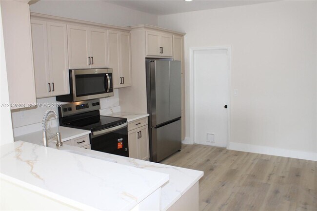 Building Photo - 1820 Salerno Cir
