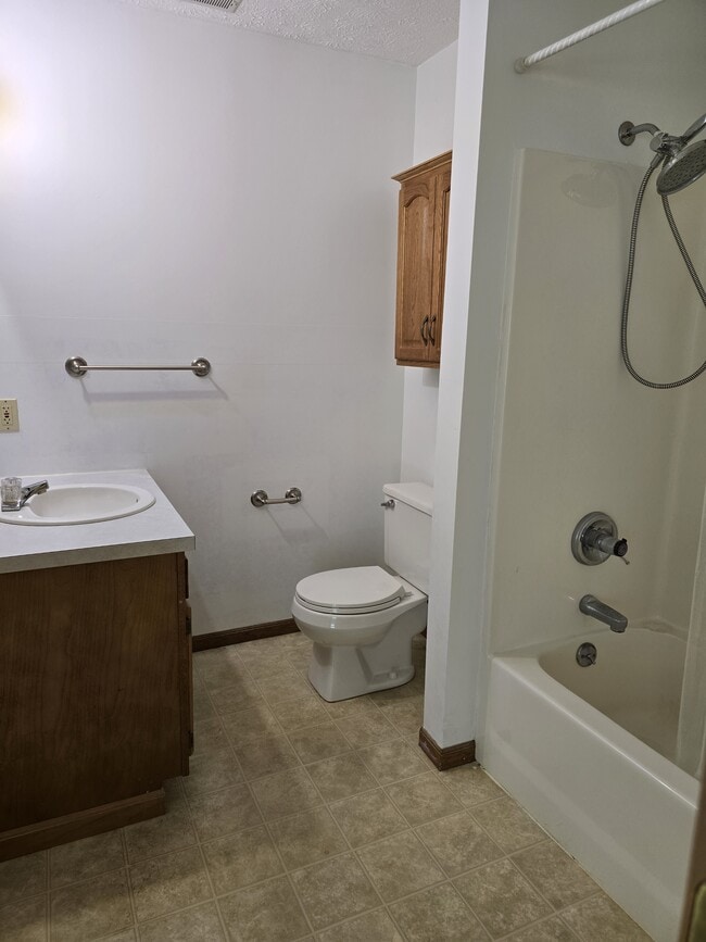 Foto del edificio - 533 E Main St