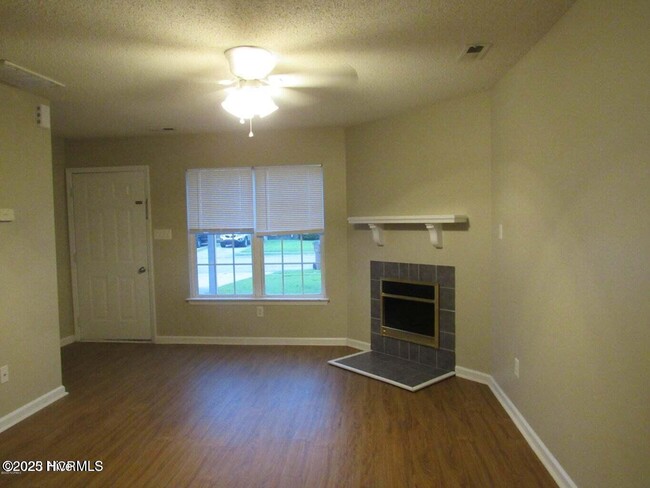 Building Photo - 949 W Pueblo Dr