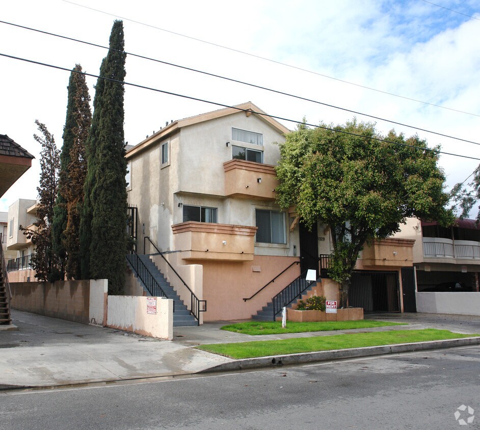 Primary Photo - 5229 Riverton Ave