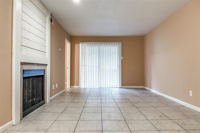 Foto del edificio - 9170 Forest Ln