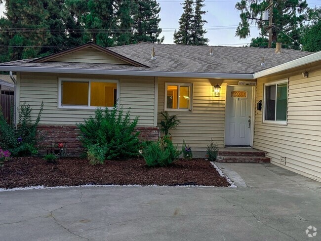 Building Photo - 1213 Multnomah Dr
