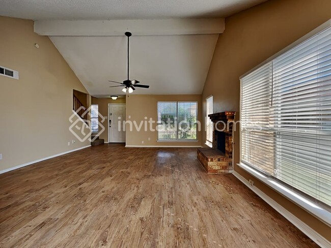 Building Photo - 2855 Red Oak Dr