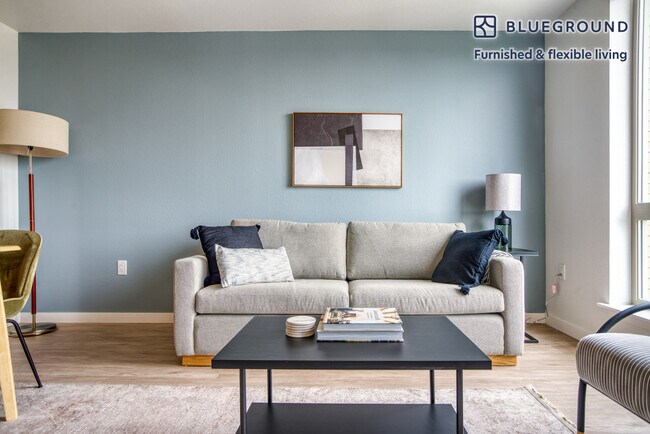 Foto del edificio - 1590 Grove St