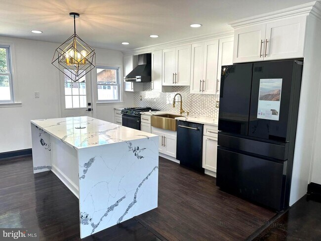 Building Photo - 415 N Springfield Rd