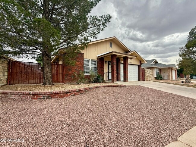 Foto del edificio - 12118 Royal Woods Dr