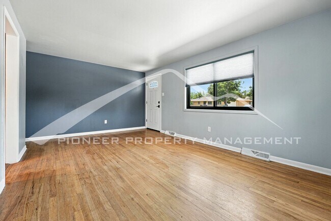 Building Photo - Charming Home with Central AC and Fenced Yard