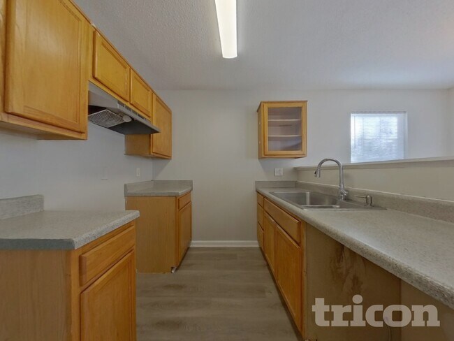 Foto del edificio - 2241 Tuley Dr