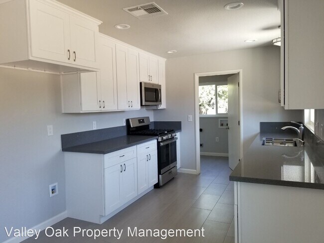 Foto del edificio - 3 br, 2 bath House - 2500 Dana Ln