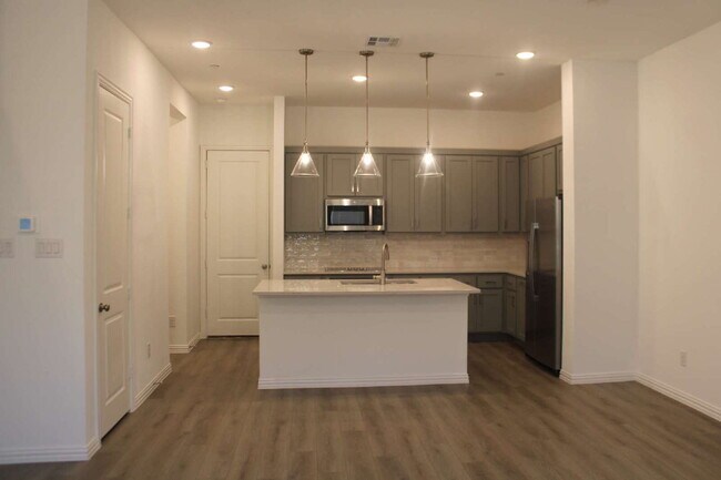 Foto del edificio - 628 Blue Rdg Dr