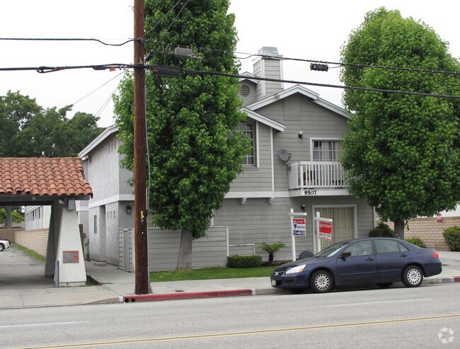 Building Photo - 9509-9511 Flower St