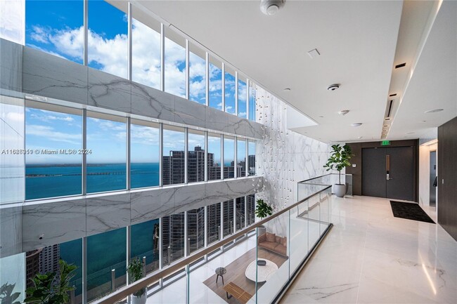 Foto del edificio - 300 Biscayne Blvd Way