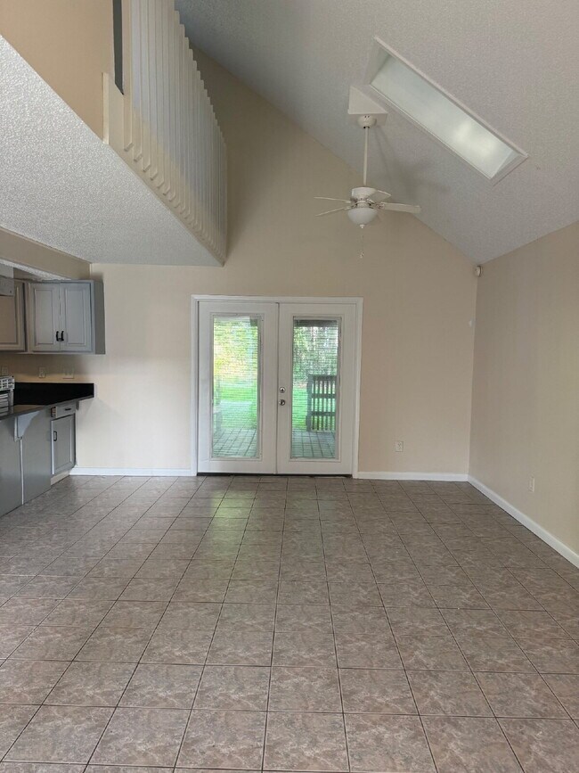 Foto del edificio - 4 bedroom 3 full bath home for rent in man...