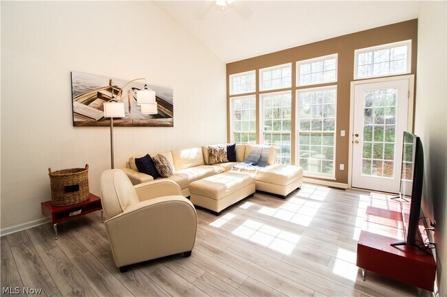 Foto del edificio - 4977 Lake View Dr