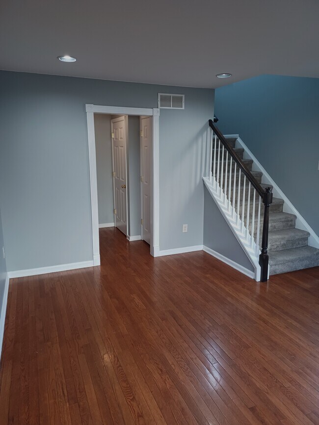 Living room, spacious coat closet, door to finished basement - 116 E Moreland Ave
