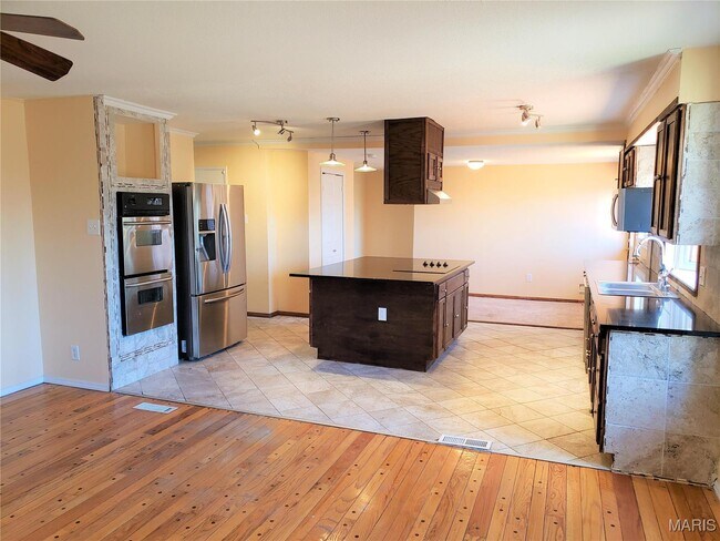 Foto del edificio - 803 Clayworth Dr