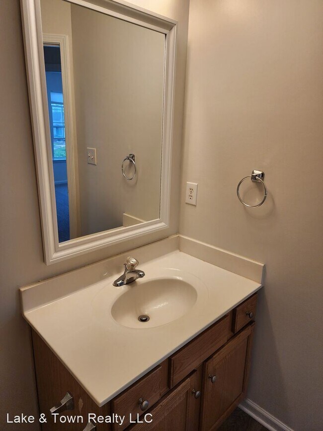 Building Photo - 4 br, 2.5 bath House - 15258 Crossing Gate...