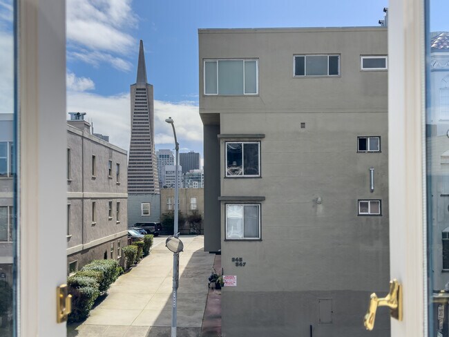 Building Photo - 344 Green St