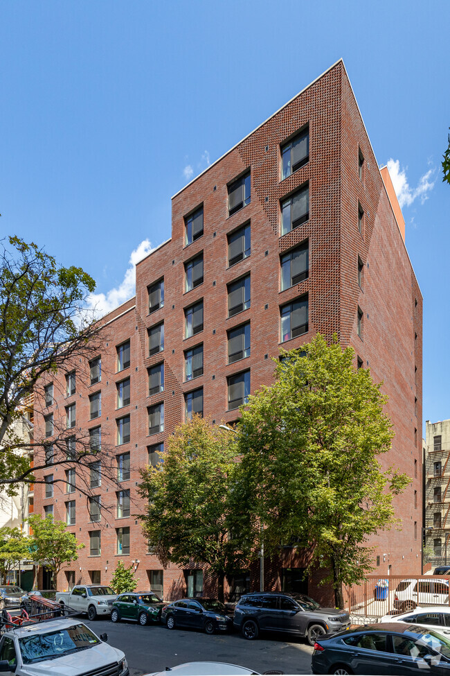 Building Photo - Victory Plaza