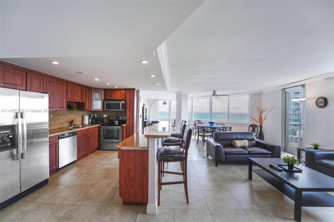 Foto del edificio - 7135 Collins Ave