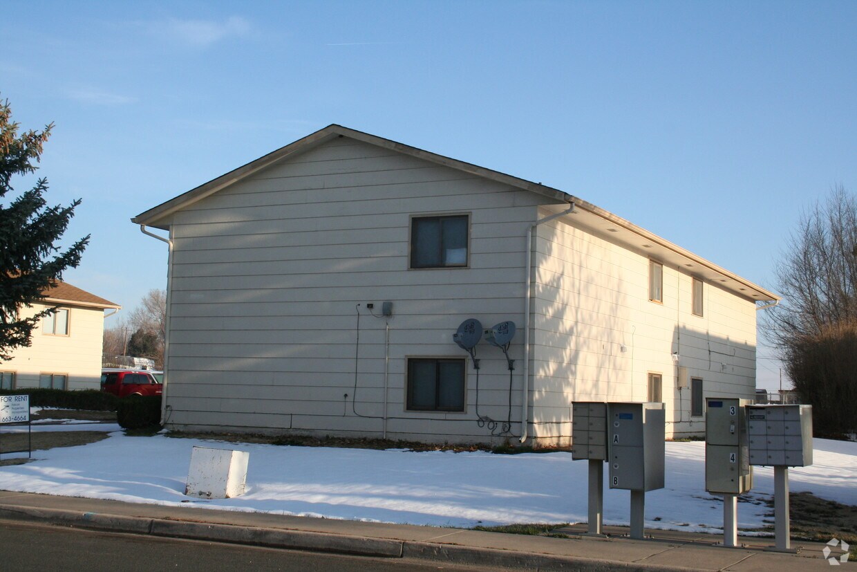 Building Photo - 1127 W 5th St