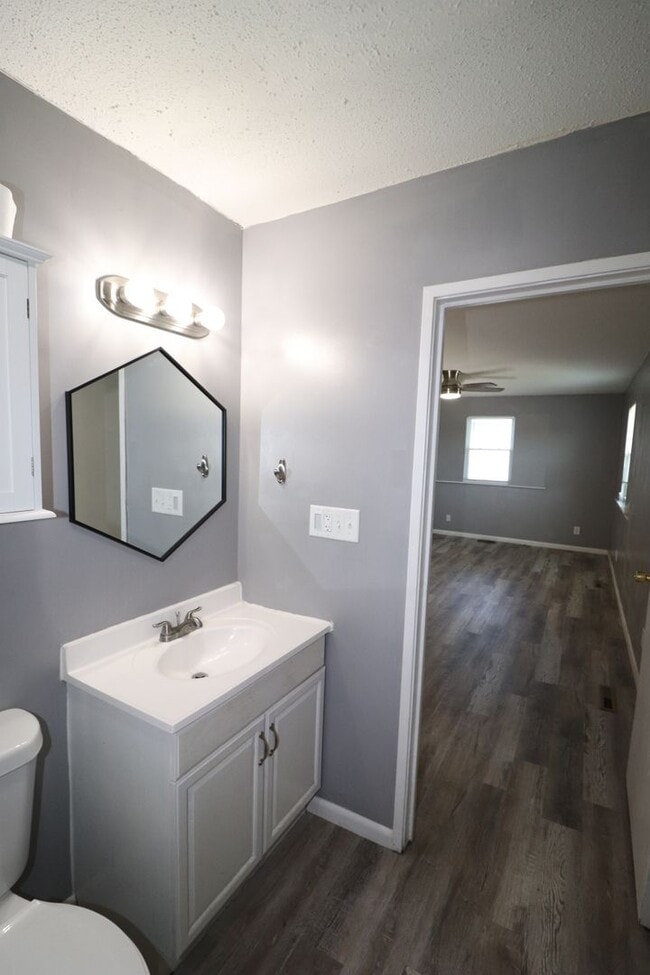 Building Photo - Updated Duplex for Rent