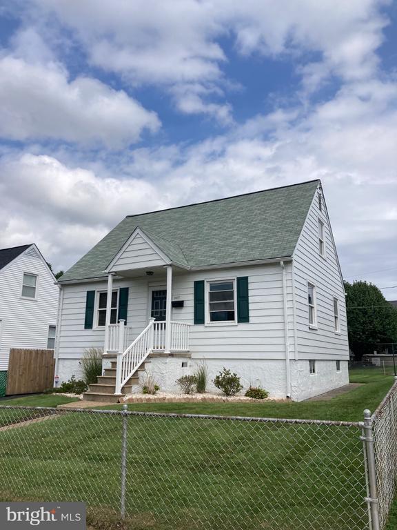 Building Photo - 1607 Leslie Rd