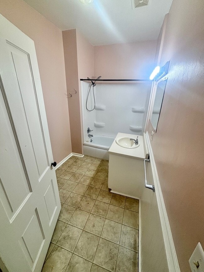 Building Photo - 1003 3rd St S