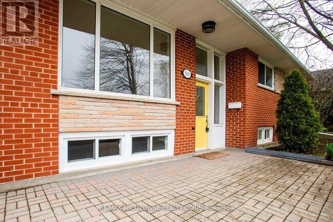 Building Photo - 530 Lees Ln