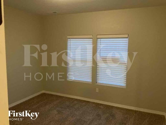 Building Photo - 3644 Saguaro Cir