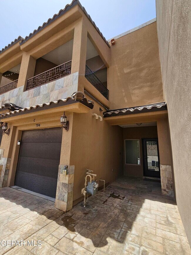 Building Photo - 704 Espada Dr